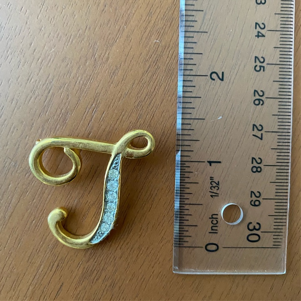 “T” Monogram Pin ✨ VINTAGE - Picture 4 of 6